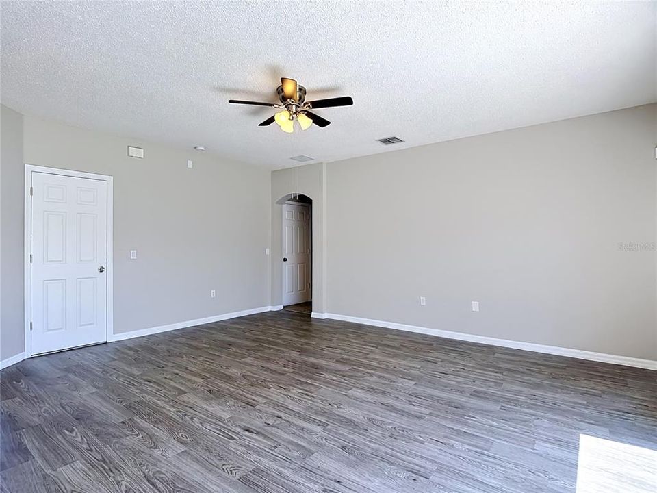 En Venta: $400,000 (4 camas, 3 baños, 2298 Pies cuadrados)