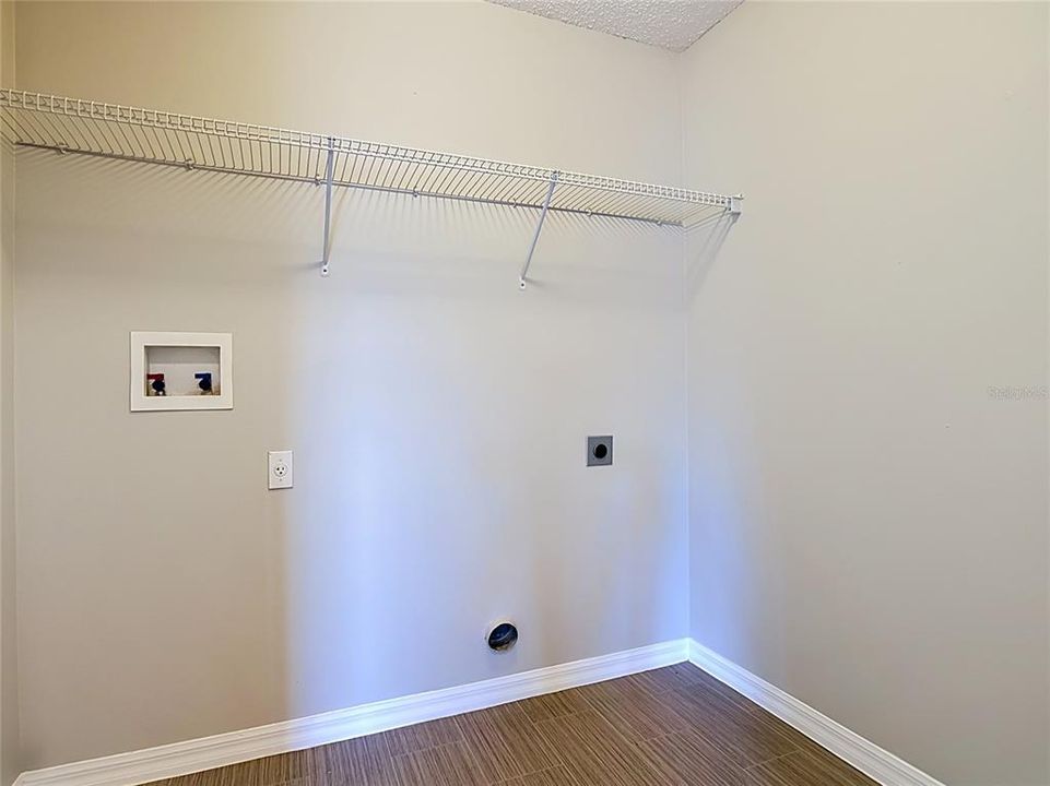 En Venta: $400,000 (4 camas, 3 baños, 2298 Pies cuadrados)