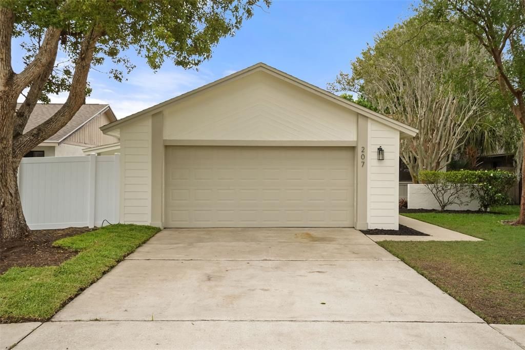 Active With Contract: $385,000 (3 beds, 2 baths, 1372 Square Feet)