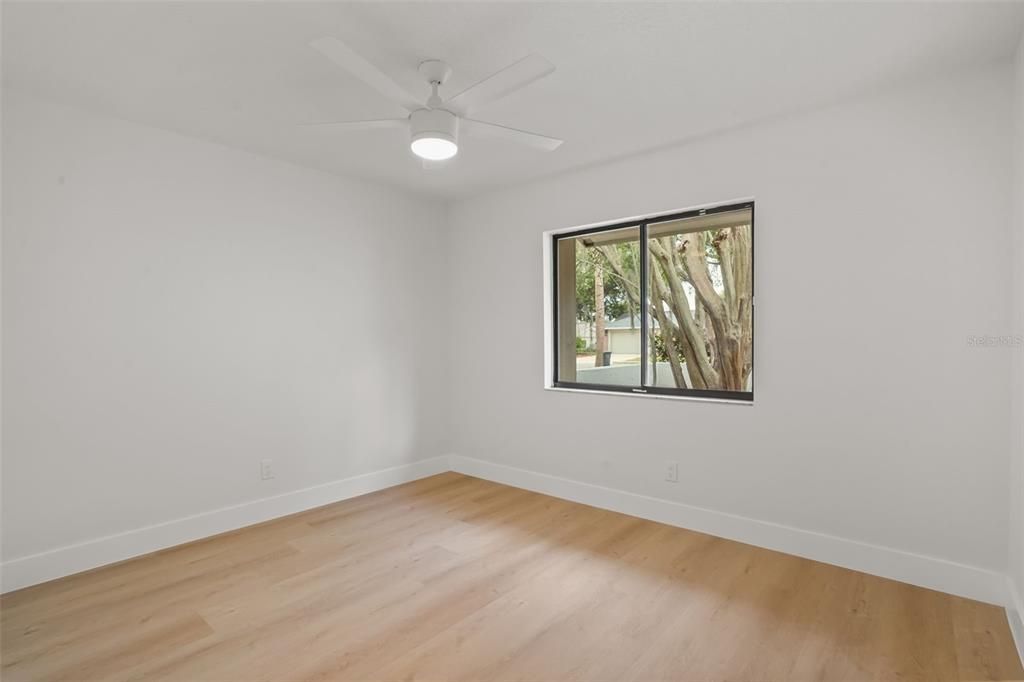 Active With Contract: $385,000 (3 beds, 2 baths, 1372 Square Feet)