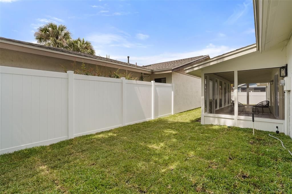 Active With Contract: $385,000 (3 beds, 2 baths, 1372 Square Feet)