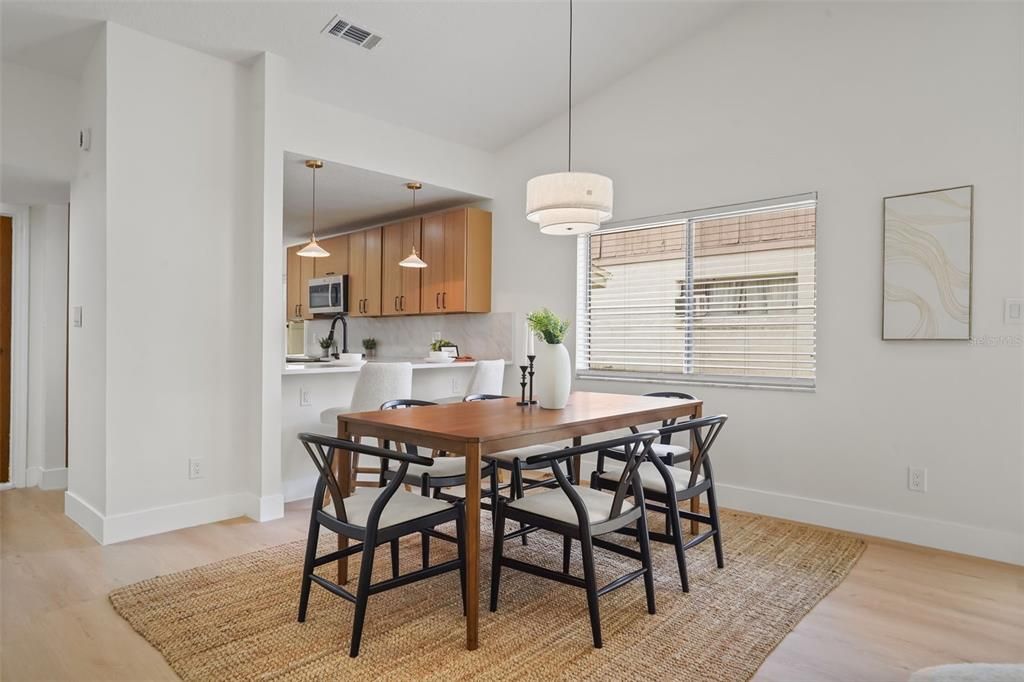 Active With Contract: $385,000 (3 beds, 2 baths, 1372 Square Feet)