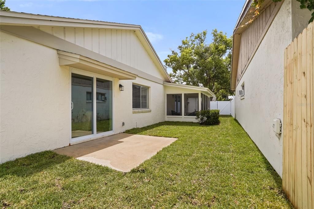 Active With Contract: $385,000 (3 beds, 2 baths, 1372 Square Feet)