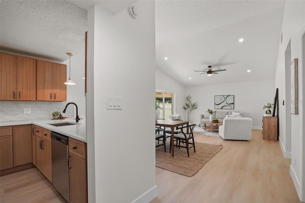 Active With Contract: $385,000 (3 beds, 2 baths, 1372 Square Feet)