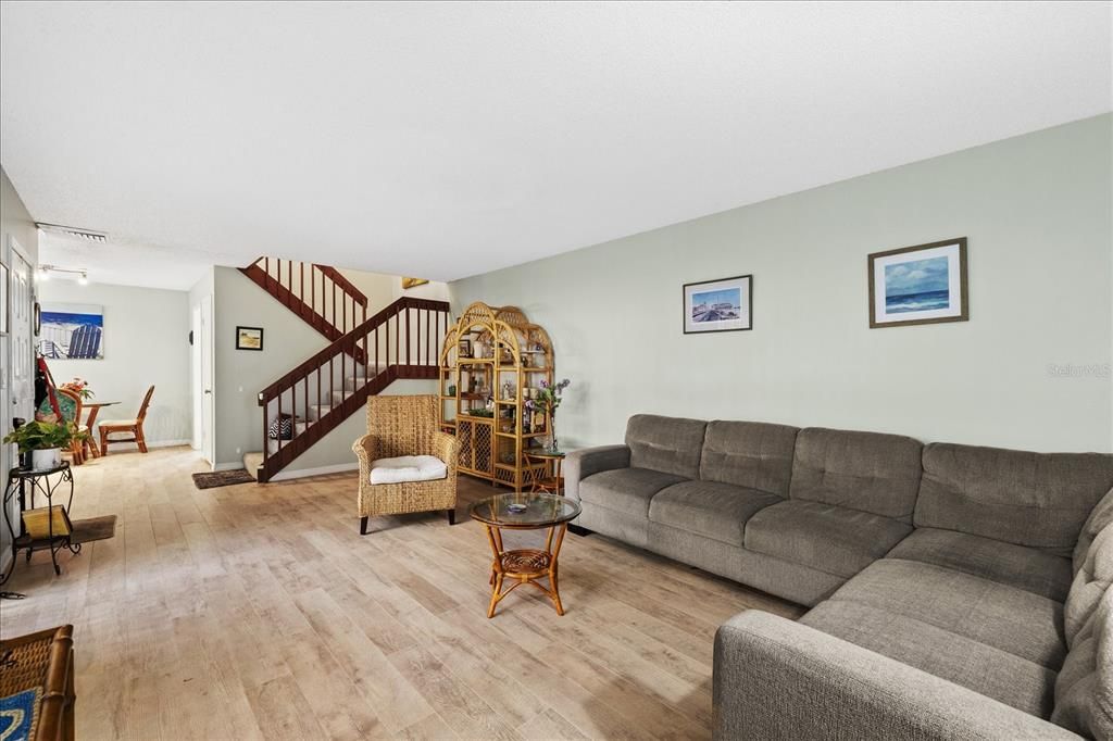 For Sale: $267,000 (2 beds, 2 baths, 1344 Square Feet)