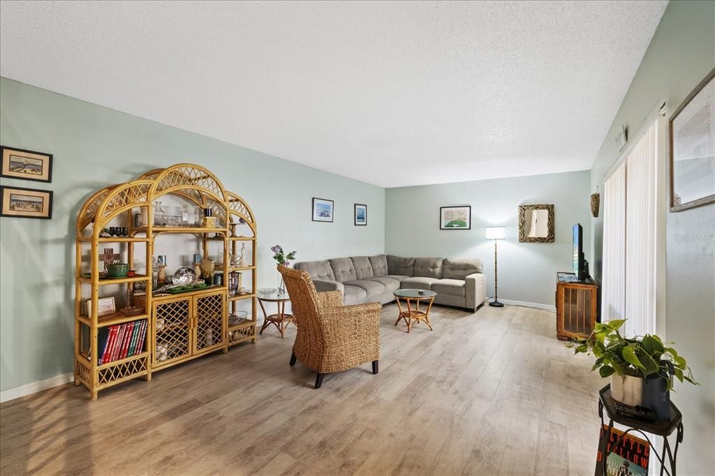 For Sale: $267,000 (2 beds, 2 baths, 1344 Square Feet)