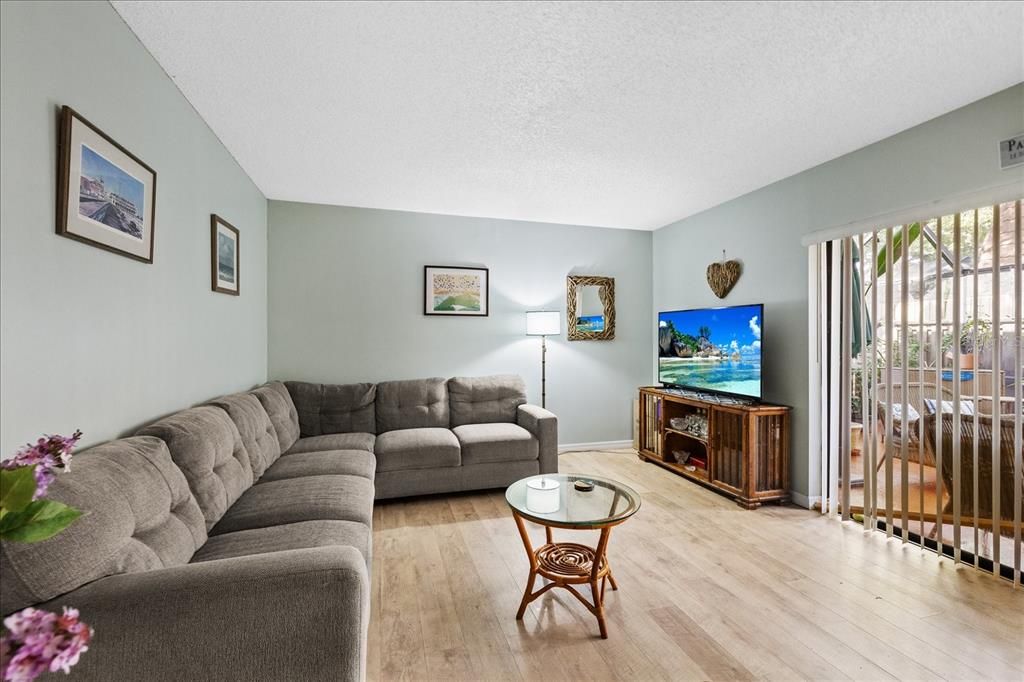 For Sale: $267,000 (2 beds, 2 baths, 1344 Square Feet)