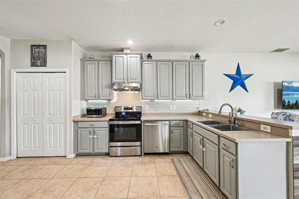 For Sale: $439,000 (4 beds, 3 baths, 2206 Square Feet)