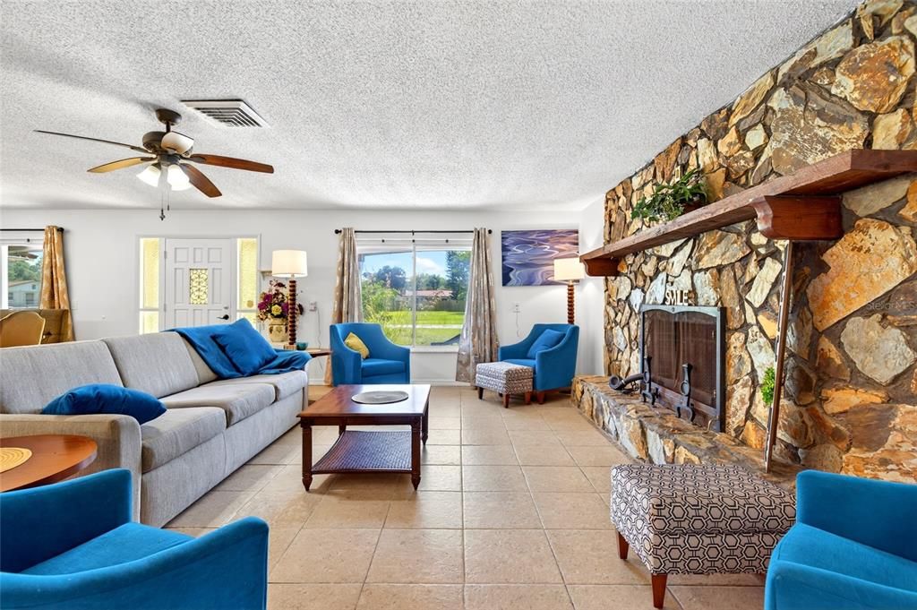 For Sale: $345,000 (4 beds, 3 baths, 2348 Square Feet)