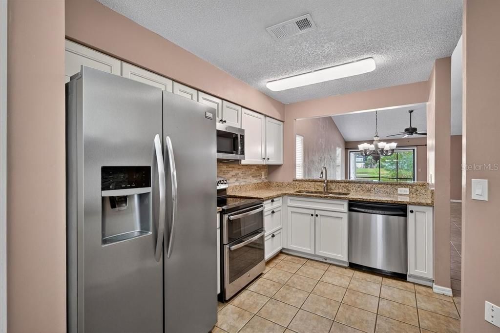 For Sale: $269,000 (3 beds, 2 baths, 1260 Square Feet)