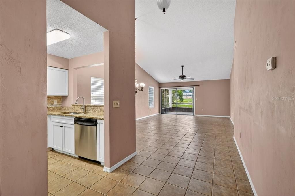 For Sale: $269,000 (3 beds, 2 baths, 1260 Square Feet)