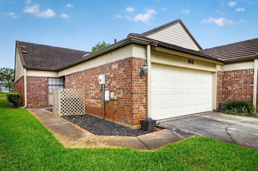 For Sale: $269,000 (3 beds, 2 baths, 1260 Square Feet)