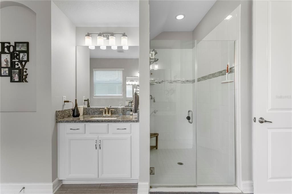 For Sale: $899,000 (5 beds, 4 baths, 4750 Square Feet)