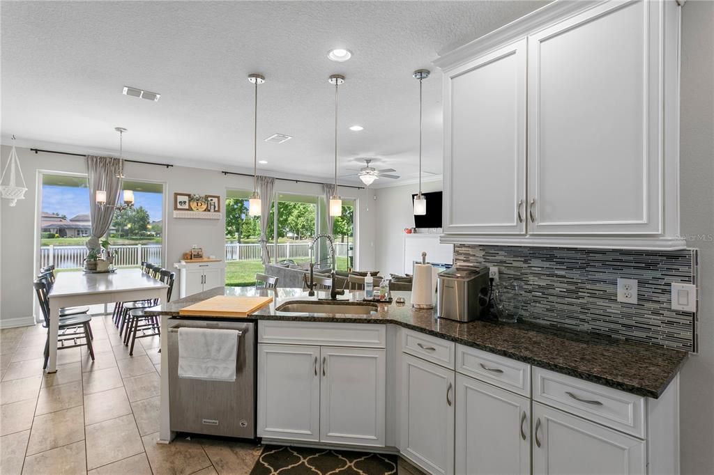 For Sale: $899,000 (5 beds, 4 baths, 4750 Square Feet)