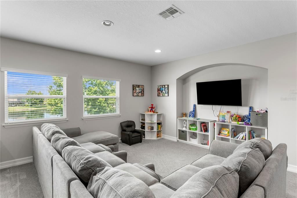 For Sale: $899,000 (5 beds, 4 baths, 4750 Square Feet)