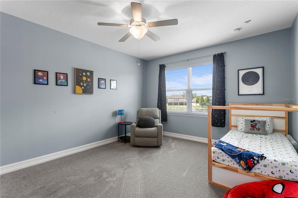 For Sale: $899,000 (5 beds, 4 baths, 4750 Square Feet)
