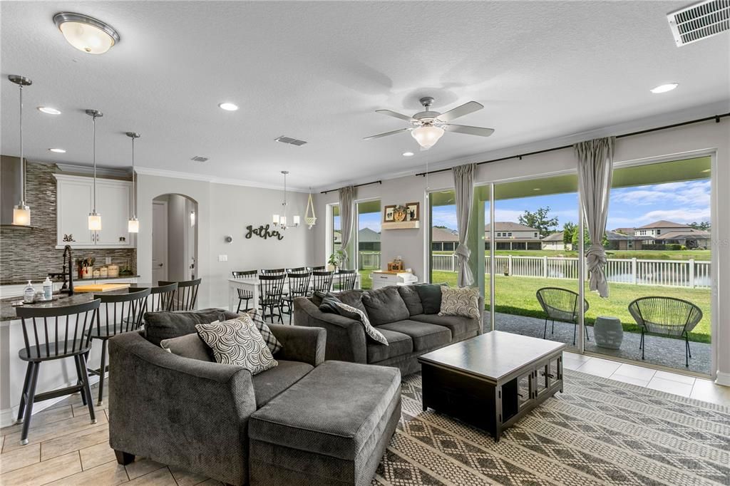 For Sale: $899,000 (5 beds, 4 baths, 4750 Square Feet)