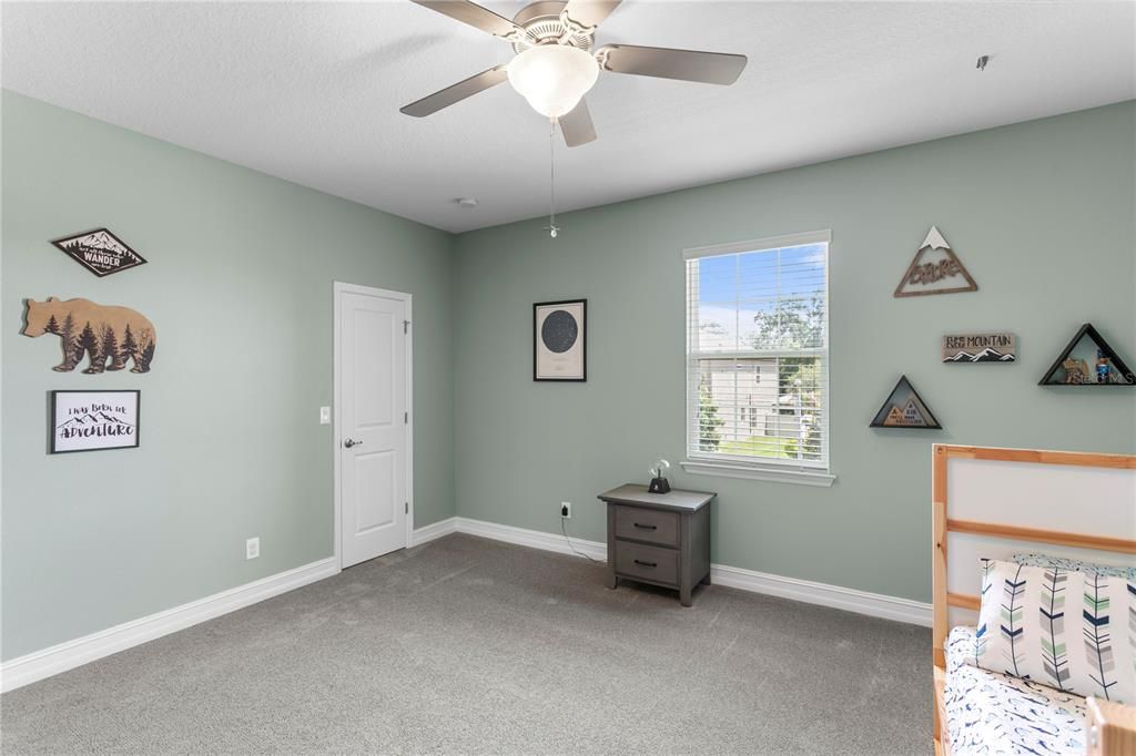 For Sale: $899,000 (5 beds, 4 baths, 4750 Square Feet)