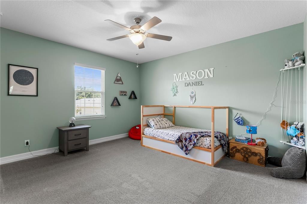 For Sale: $899,000 (5 beds, 4 baths, 4750 Square Feet)