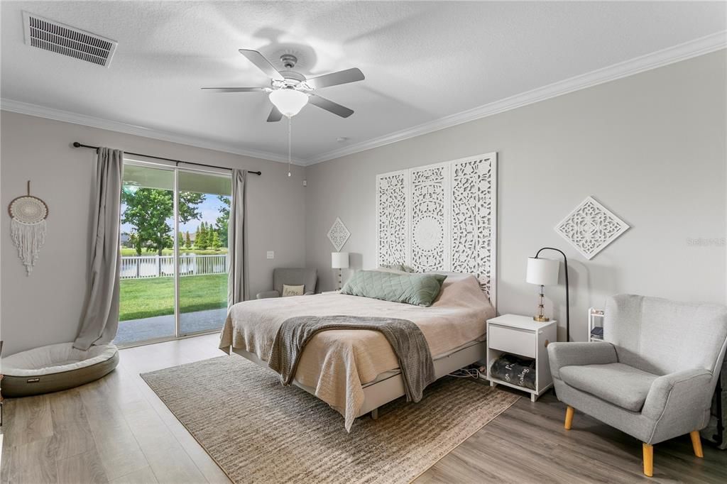 For Sale: $899,000 (5 beds, 4 baths, 4750 Square Feet)