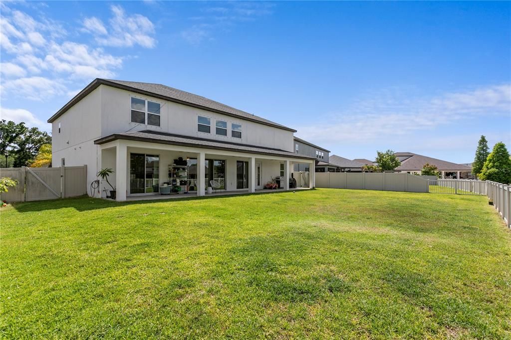 For Sale: $899,000 (5 beds, 4 baths, 4750 Square Feet)