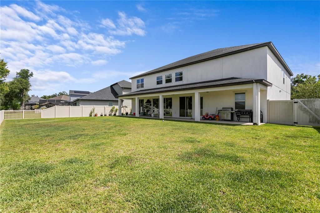 For Sale: $899,000 (5 beds, 4 baths, 4750 Square Feet)