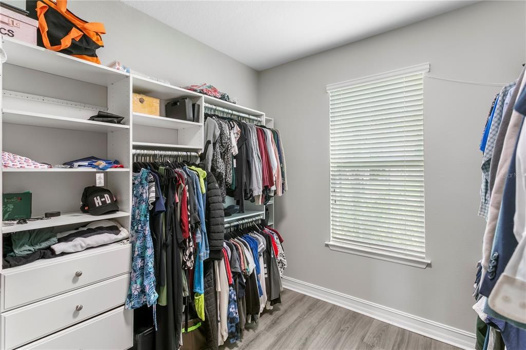 For Sale: $899,000 (5 beds, 4 baths, 4750 Square Feet)
