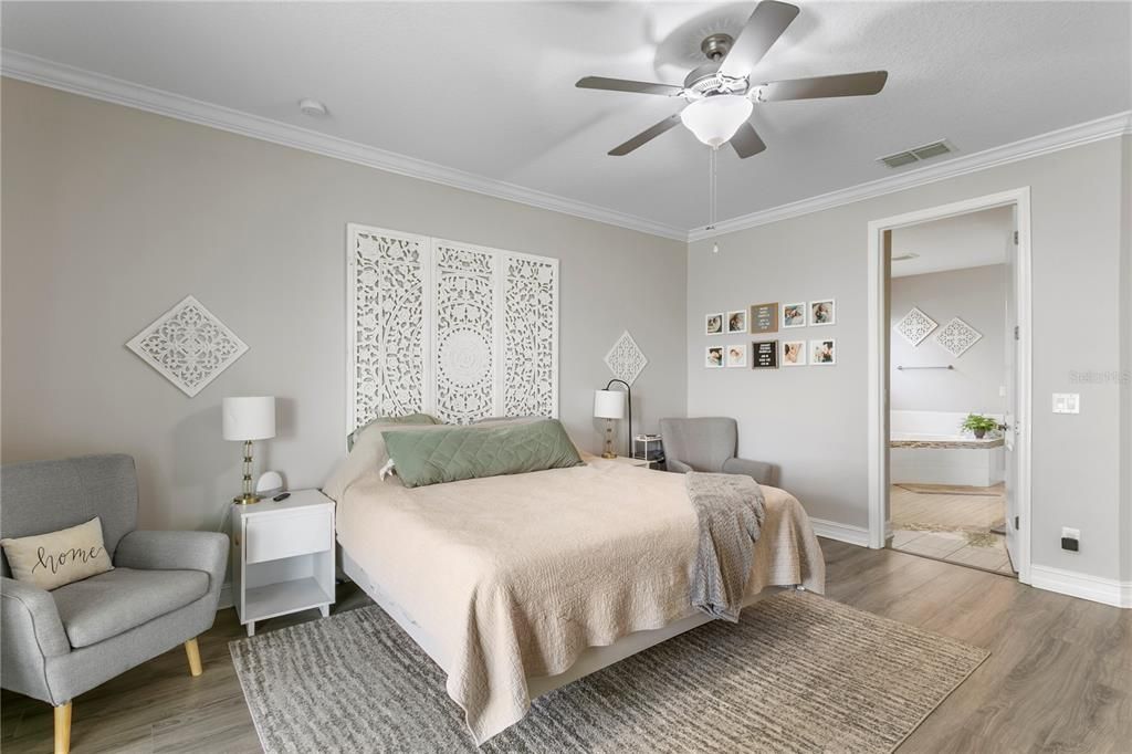 For Sale: $899,000 (5 beds, 4 baths, 4750 Square Feet)