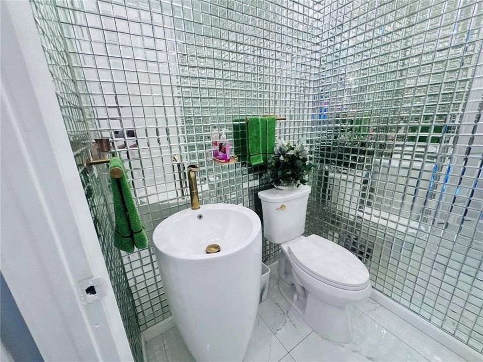 En Venta: $398,000 (2 camas, 2 baños, 1961 Pies cuadrados)