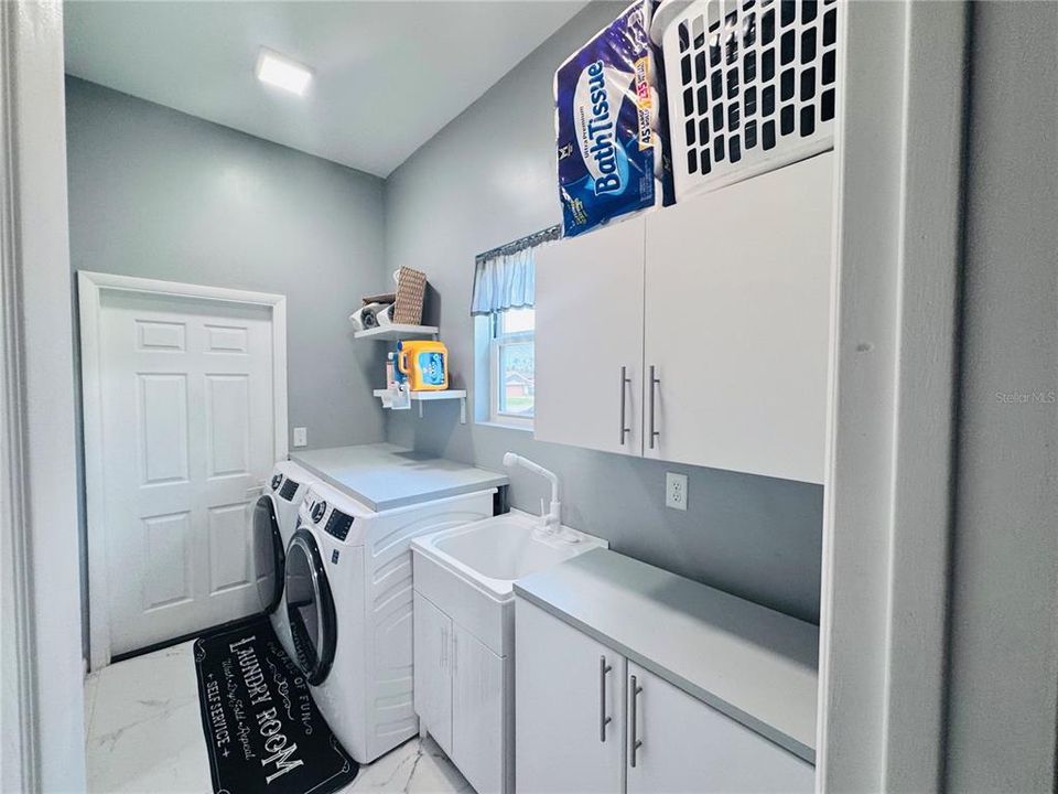 En Venta: $398,000 (2 camas, 2 baños, 1961 Pies cuadrados)