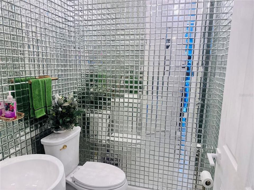 En Venta: $398,000 (2 camas, 2 baños, 1961 Pies cuadrados)