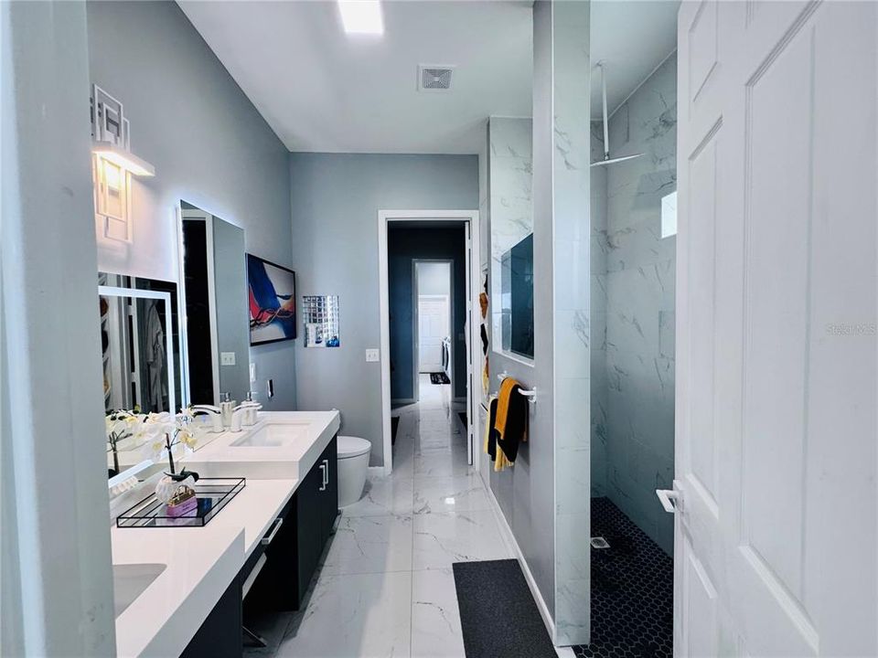 En Venta: $398,000 (2 camas, 2 baños, 1961 Pies cuadrados)