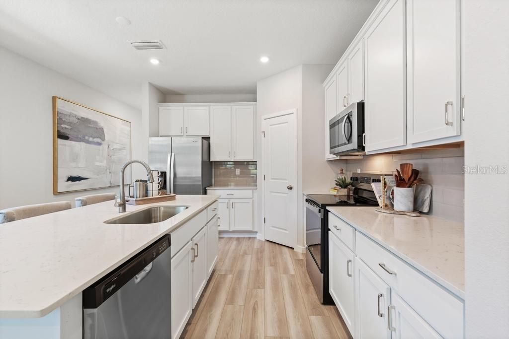 For Sale: $374,990 (3 beds, 2 baths, 1895 Square Feet)