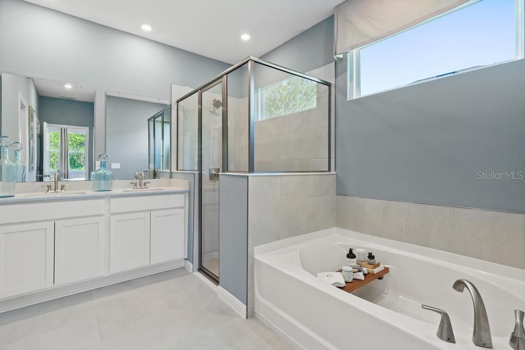 For Sale: $374,990 (3 beds, 2 baths, 1895 Square Feet)