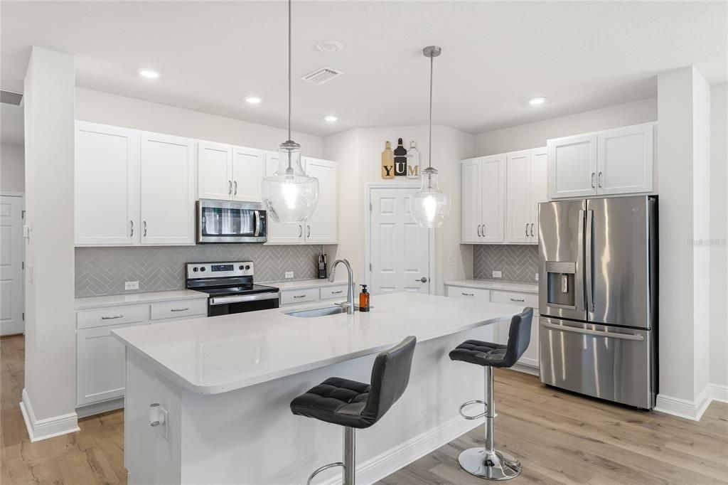 For Sale: $425,000 (3 beds, 2 baths, 1953 Square Feet)