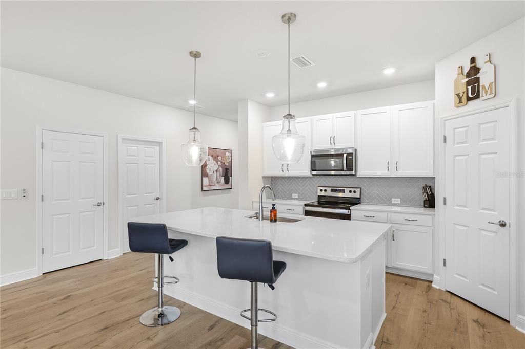 For Sale: $425,000 (3 beds, 2 baths, 1953 Square Feet)
