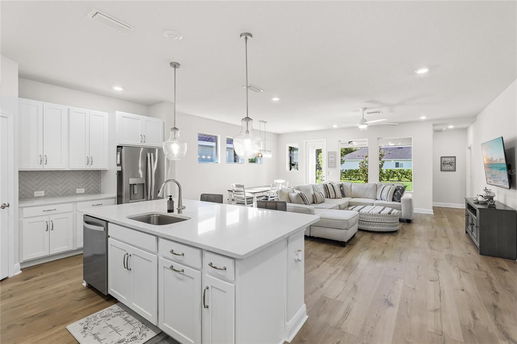 For Sale: $425,000 (3 beds, 2 baths, 1953 Square Feet)