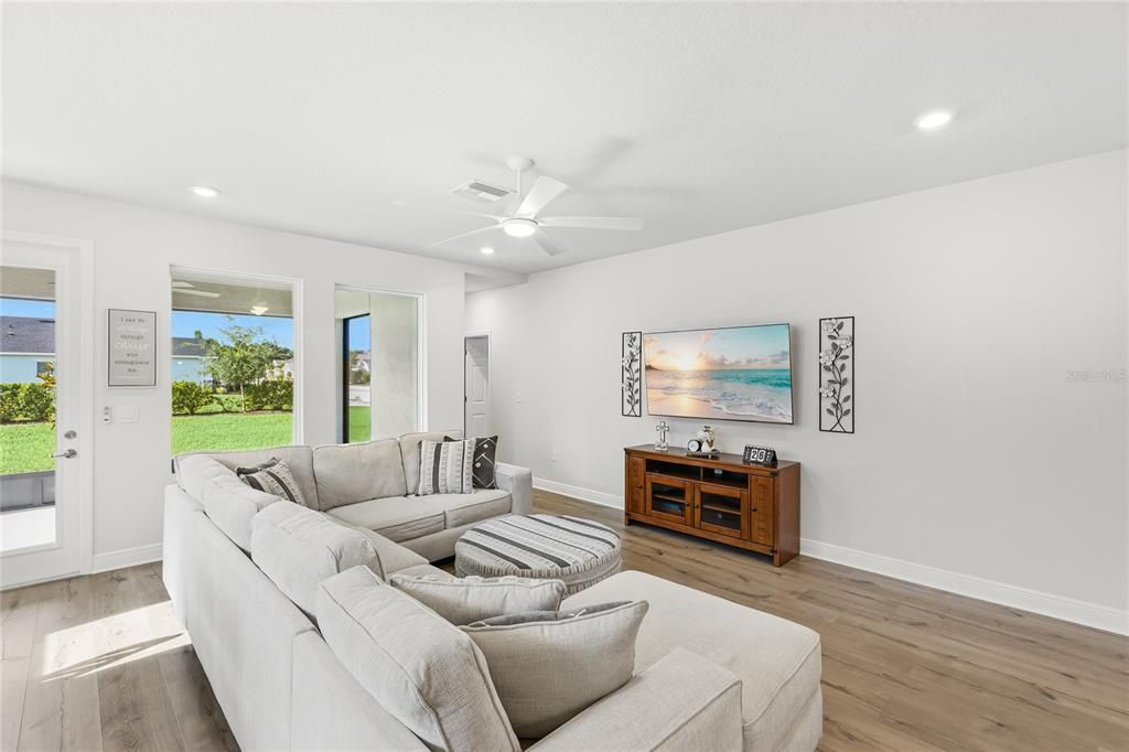 For Sale: $425,000 (3 beds, 2 baths, 1953 Square Feet)