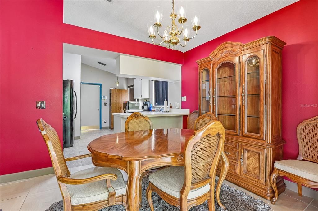 Под контрактом: $295,000 (3 спален, 2 ванн, 1256 Квадратных фут)
