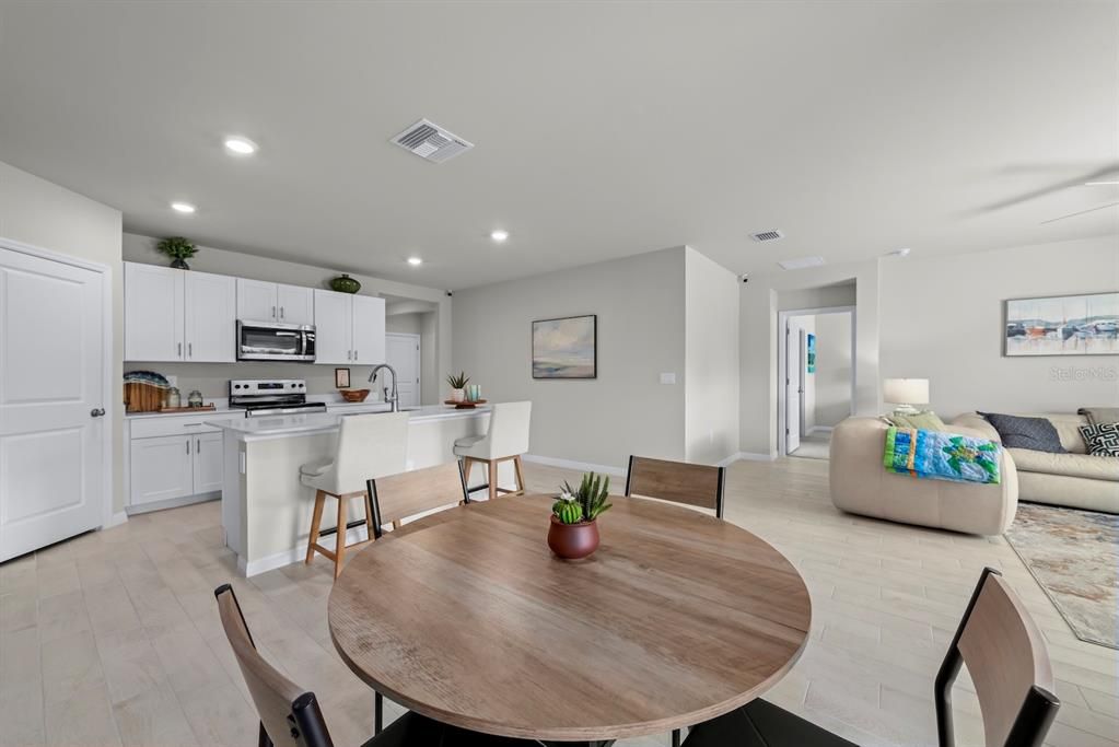 En Venta: $349,000 (4 camas, 2 baños, 1846 Pies cuadrados)