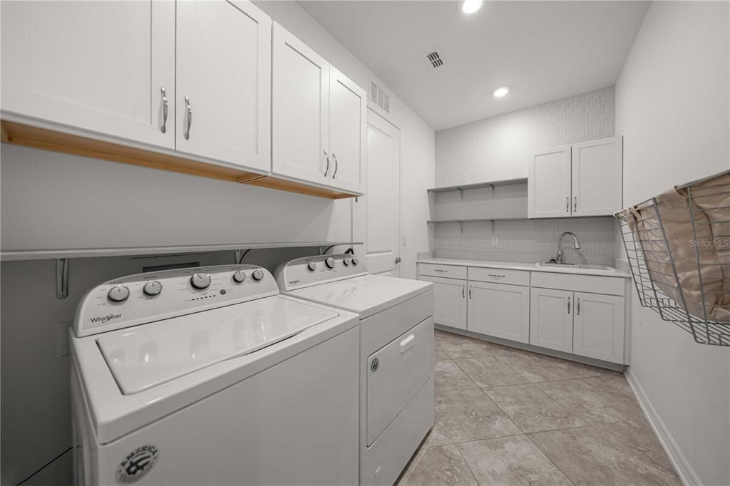 For Sale: $408,630 (2 beds, 2 baths, 2369 Square Feet)