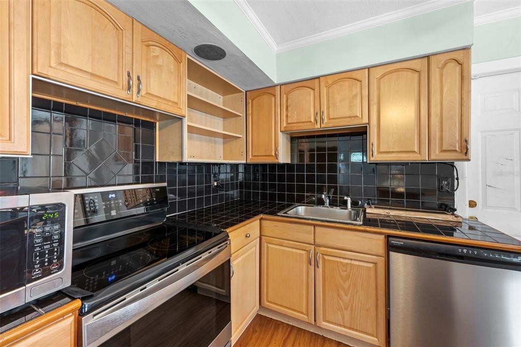 На продажу: $287,000 (2 спален, 1 ванн, 1032 Квадратных фут)