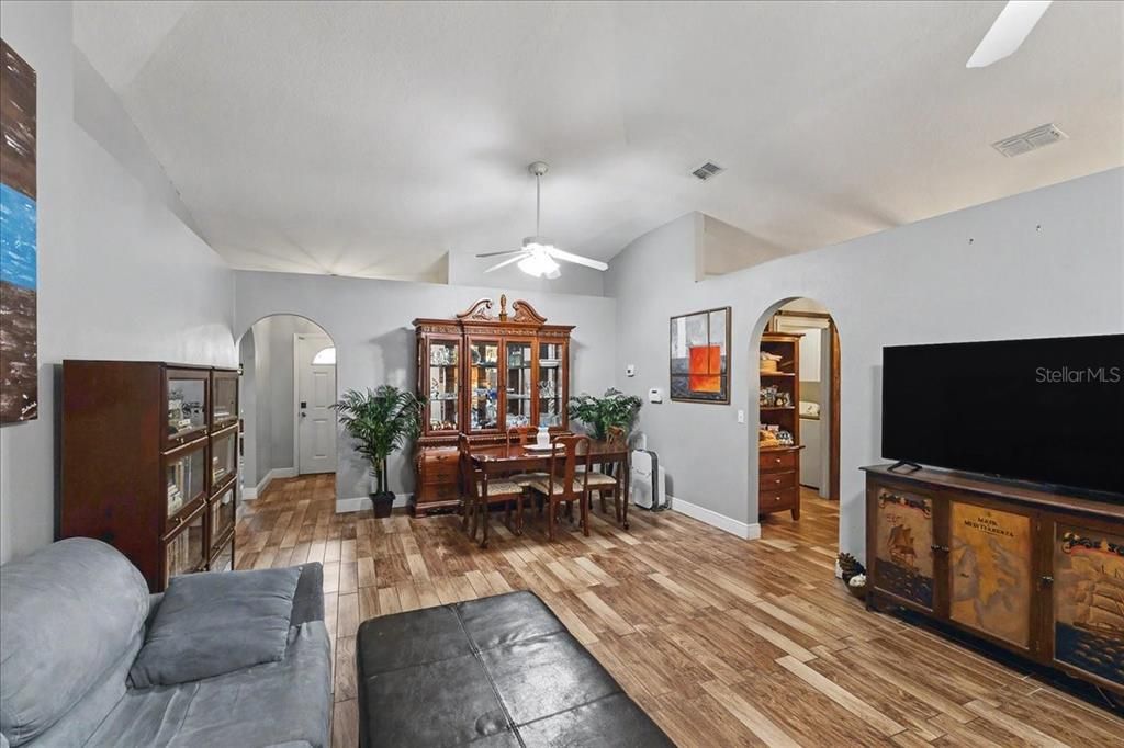 For Sale: $435,000 (3 beds, 2 baths, 1876 Square Feet)