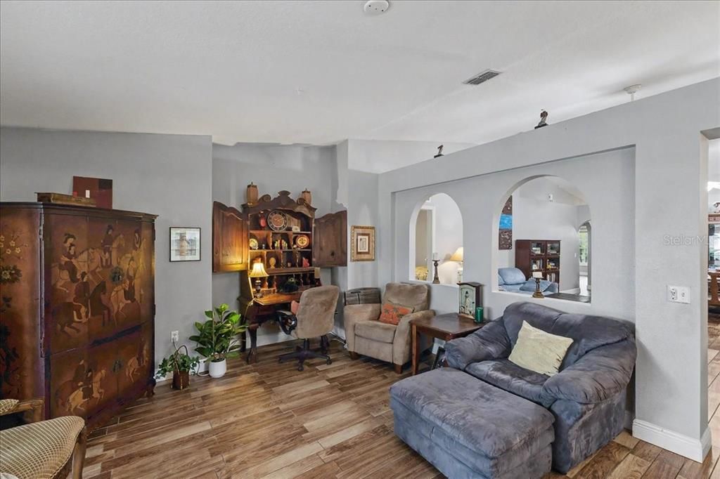 For Sale: $435,000 (3 beds, 2 baths, 1876 Square Feet)
