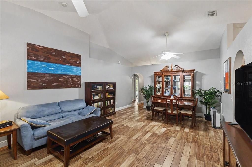For Sale: $435,000 (3 beds, 2 baths, 1876 Square Feet)