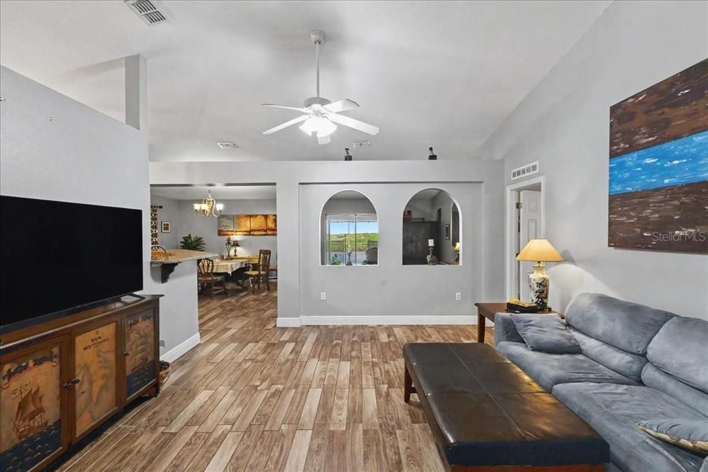For Sale: $435,000 (3 beds, 2 baths, 1876 Square Feet)