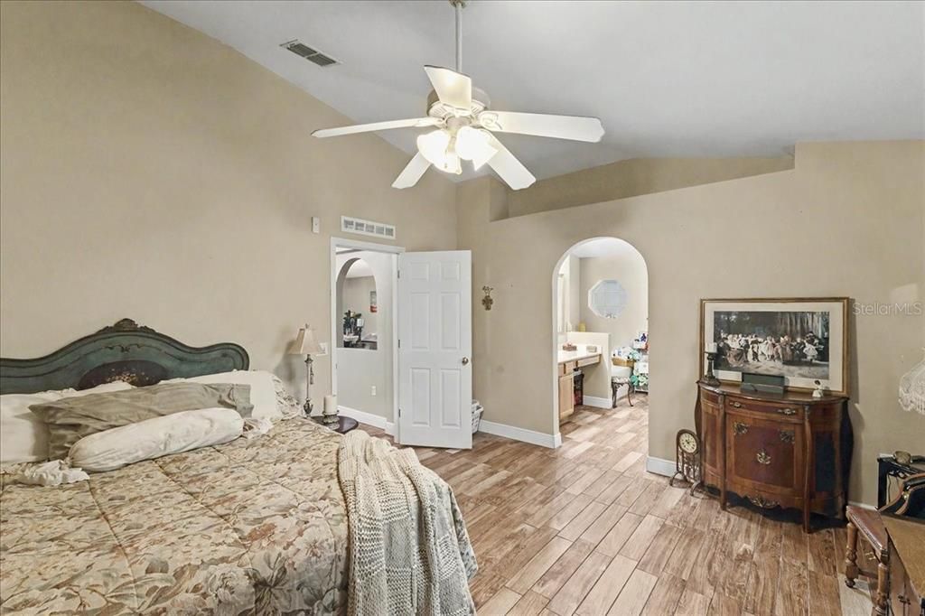 For Sale: $435,000 (3 beds, 2 baths, 1876 Square Feet)