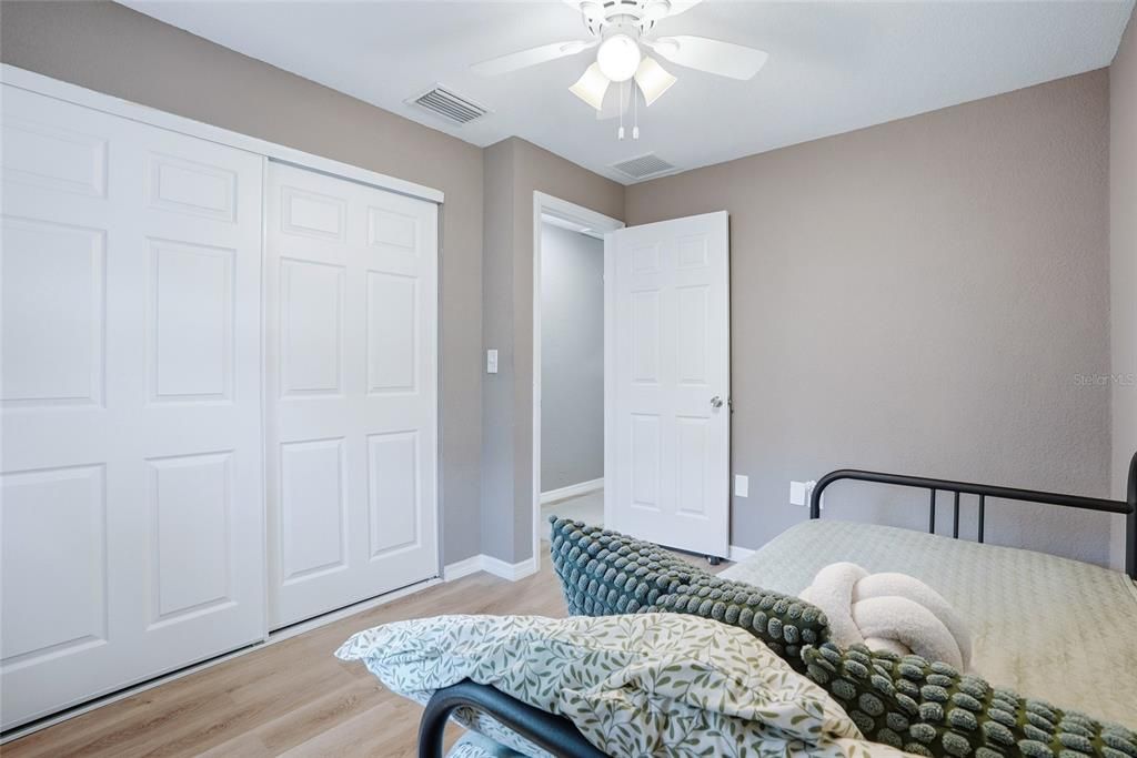 For Sale: $350,000 (3 beds, 2 baths, 1086 Square Feet)