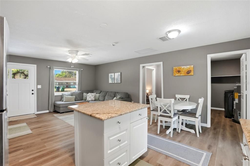 For Sale: $350,000 (3 beds, 2 baths, 1086 Square Feet)