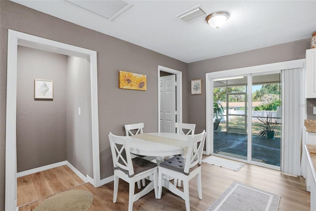 For Sale: $350,000 (3 beds, 2 baths, 1086 Square Feet)